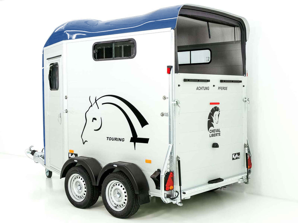 Cheval Liberte Pferdeanhänger Touring Jumping V2 |Pullman-Fahrwerk|Sattelkammer|blau