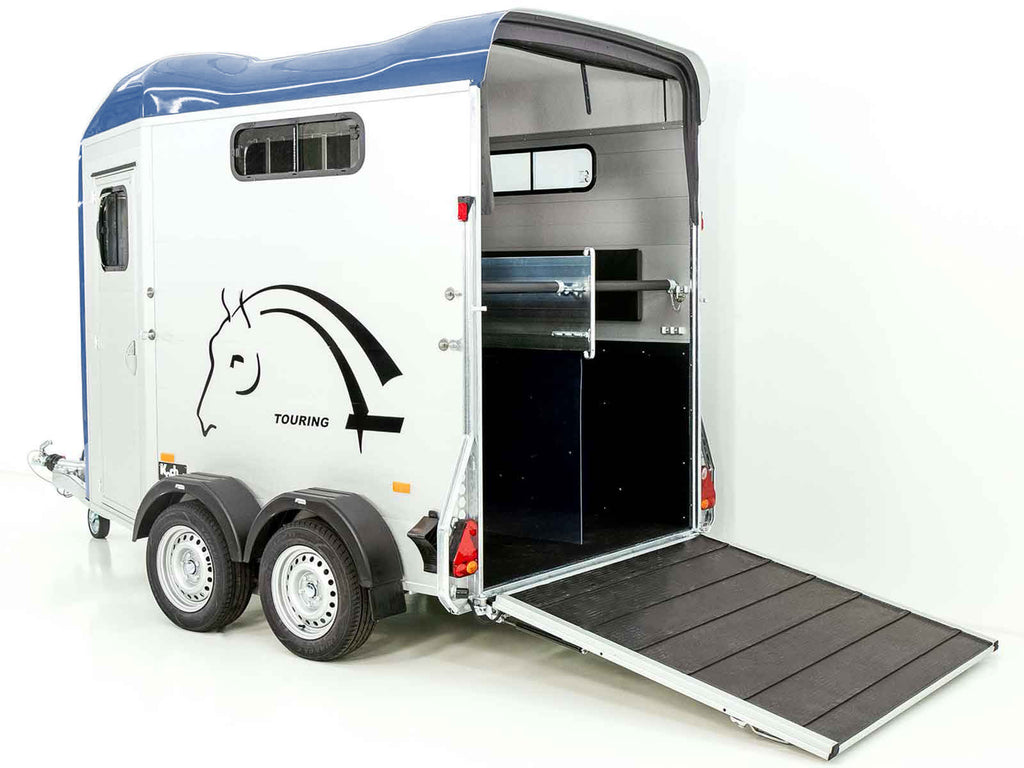 Cheval Liberte Pferdeanhänger Touring Jumping V2 |Pullman-Fahrwerk|Sattelkammer|blau