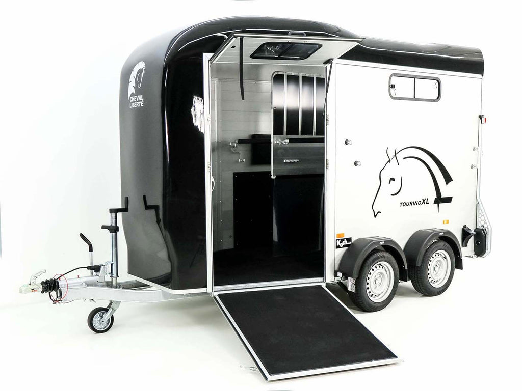Cheval Liberte Pferdeanhänger Touring XL Country|Sattelkammer|Frontausstieg|schwarz