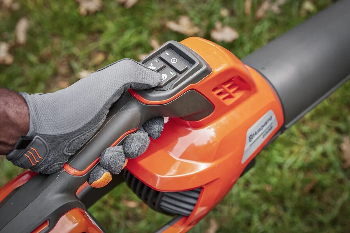 Husqvarna Akku-Blasgerät 230iB ohne Akku und Ladegerät